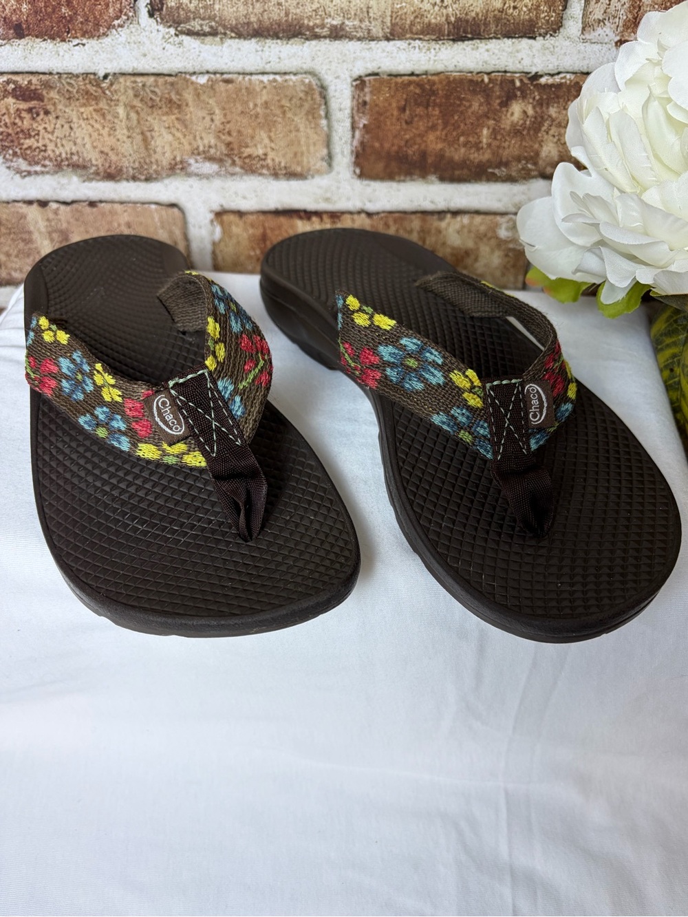 Chacos Women Floral Thonged Flip Flops Size 7 Waterproof Rubber Casual Spring